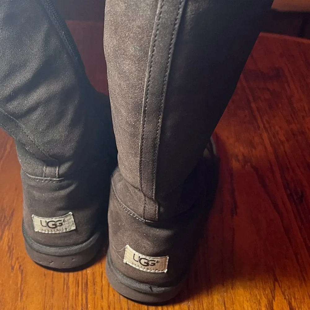 Ugg tall winter boots size 7 brown